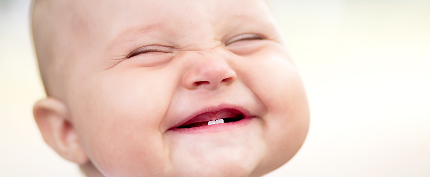Режутся зубы: чем помочь ребенку?