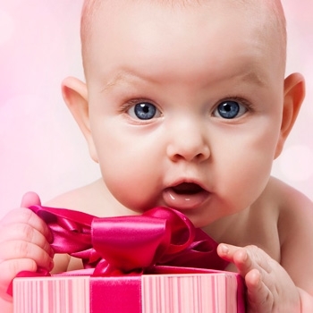 Топ-7 идей подарков на рождение ребенка