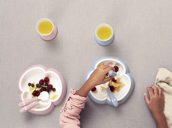 Набор для кормления BabyBjörn Baby Dinner Set Powder Blue, 5 приборов, голубой (070067) - Pampik - 3