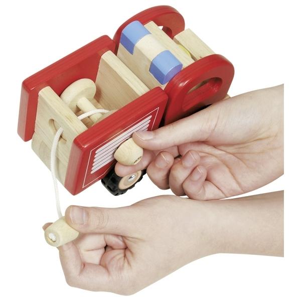 Дерев'яна машинка Goki Пожежна (55927G) - Pampik - 2