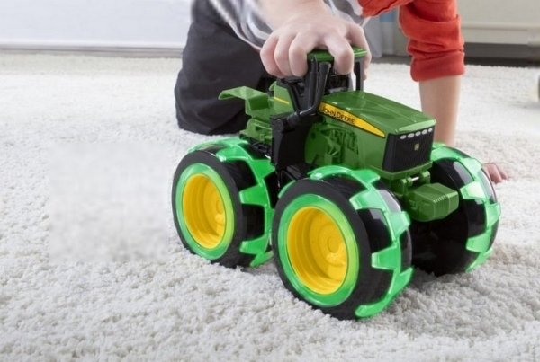 Трактор Tomy Monster Treads, з великими світлими колесами (46434B) - Pampik - 3