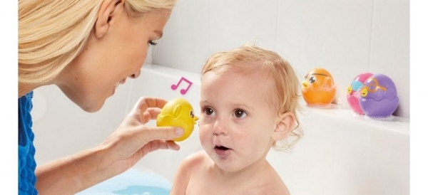 Іграшка-бризкалка для ванної Tomy Грайливі курчата (T72818C) - Pampik - 8