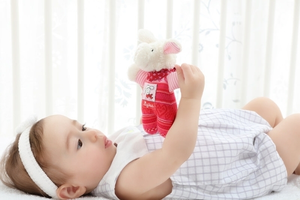 М'яка іграшка-брязкальце Sigikid Овечка, 17 см (48165SK) - Pampik - 7