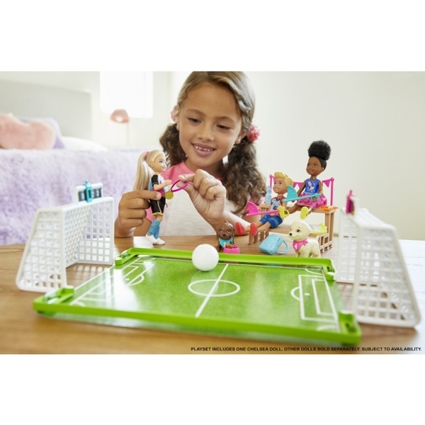 Ігровий набір Barbie Футбольна команда Челсі (GHK37) - Pampik - 6