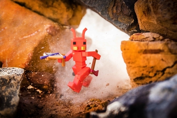 Ігрова колекційна фігурка Roblox Core Figures Booga Booga: Fire Ant W5 (ROB0193) - Pampik - 5
