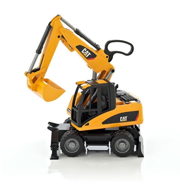 Экскаватор колесный Bruder Caterpillar, М1:16 (02445) - Pampik - 2