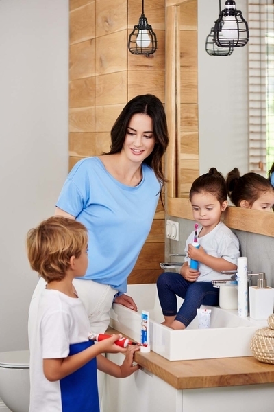 Набір електричних зубних щіток Oral-B Braun Pro 750 & Kids Cars Family Edition - Pampik - 12