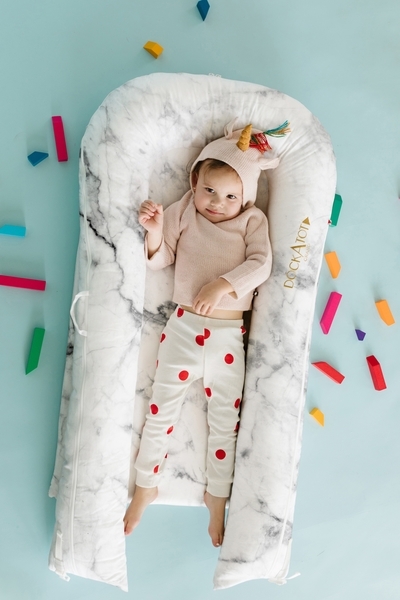 Матрац-кокон DockATot Grand Carrara Marble 9-36 міс., світло-сірий - Pampik - 4