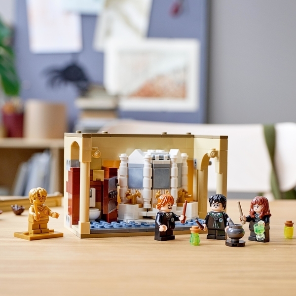 Конструктор LEGO Harry Potter Гоґвортс: помилка з оборотним зіллям, 217 деталей (76386) - Pampik - 9