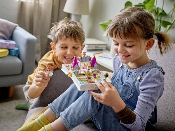 Конструктор LEGO Disney Princess Книга казкових пригод Аріель, Белль, Попелюшки і Тіани, 130 деталей (43193) - Pampik - 9