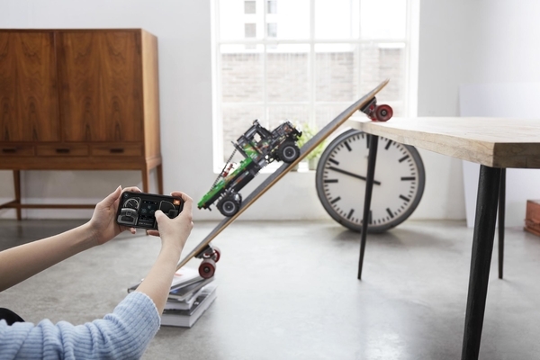 Конструктор LEGO Technic Повнопривідна вантажівка для випробувань Mercedes-Benz Zetros, 2110 деталей (42129) - Pampik - 4