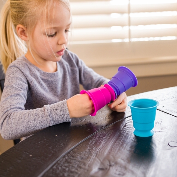 Іграшка тактильна Fat Brain Toys Suction Kupz М'які чашки, 6 шт. (F183ML) - Pampik - 11