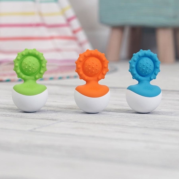 Прорізувач-неваляшка Fat Brain Toys Dimpl Wobbl, помаранчевий (F2172ML) - Pampik - 6