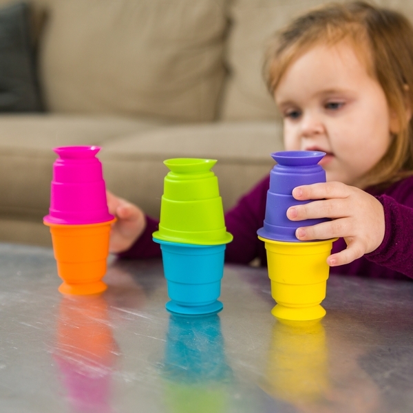 Іграшка тактильна Fat Brain Toys Suction Kupz М'які чашки, 6 шт. (F183ML) - Pampik - 20