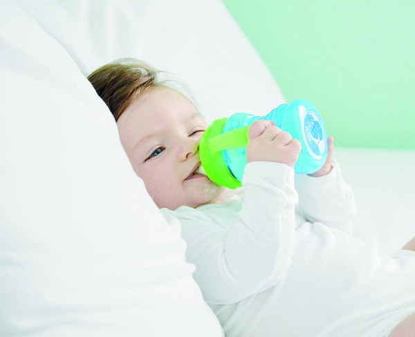 Поїльник-непроливайка Nuby No Spill, із силіконовим носиком і ручками, 240 мл, блакитний (NV0404003blu) - Pampik - 6