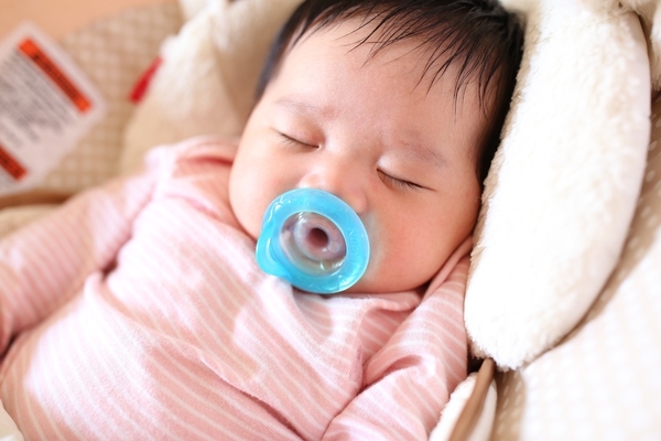 Силиконовая пустышка Nuby Вишенка, с естественным движением соска, 6+ мес., голубой (5787MACSaqua) - Pampik - 8