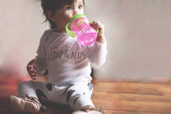 Поїльник-непроливайка Nuby No Spill, із силіконовим носиком і ручками, 240 мл, рожевий (NV0404003pnk) - Pampik - 7