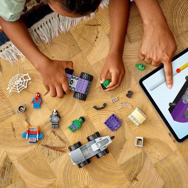 Конструктор LEGO Marvel Spidey Сутичка Халка з Носорогом на вантажівках, 110 деталей (10782) - Pampik - 5