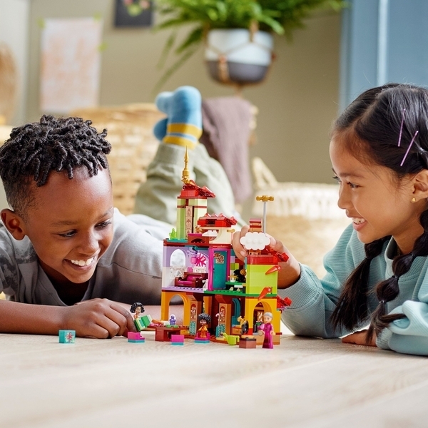 Конструктор LEGO Disney Princess Будинок сім'ї Мадрігал, 587 деталей (43202) - Pampik - 8