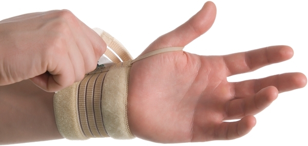Бандаж на лучезапястный сустав MedTextile, эластичний, р.S/M, бежевый - Pampik - 2