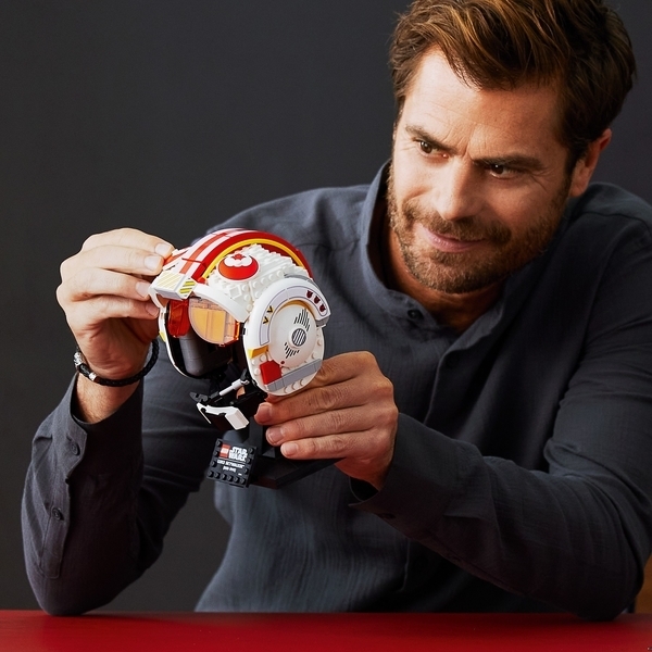 Конструктор LEGO Star Wars Шолом Люка Скайвокера (Червоний-5) (75327) - Pampik - 9