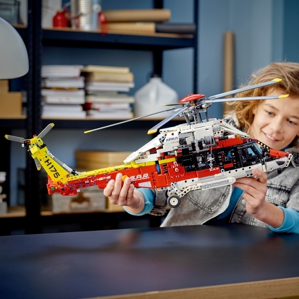 Конструктор LEGO Technic Рятувальний гелікоптер Airbus H175 (42145) - Pampik - 6