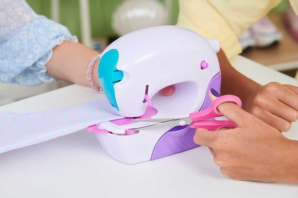 Ігровий набір швейна машинка з аксессуарами Spin Master Cool Maker Fashion Studio (SM37560) - Pampik - 4