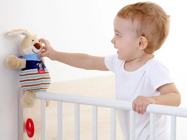 М'яка музична іграшка Sigikid Кролик, 25 см (47894SK) - Pampik - 7