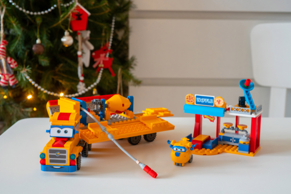 Конструктор Super Wings Small Blocks Buildable Vehicle Set грузовик и магазин (EU385008) - Pampik - 6