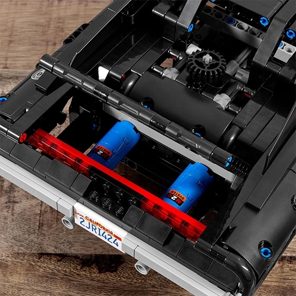 Конструктор LEGO Technic Dodge Charger,1077 деталей (42111) - Pampik - 8