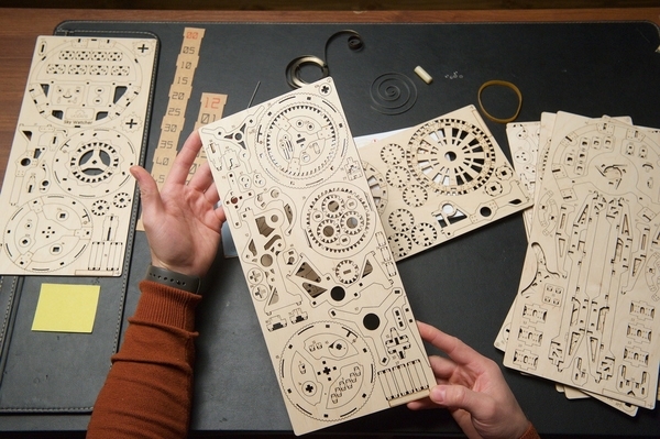 Механічний 3D-пазл Ukrainian Gears Астроном. Настільний годинник з турбійоном, 338 ел. (70162) - Pampik - 9