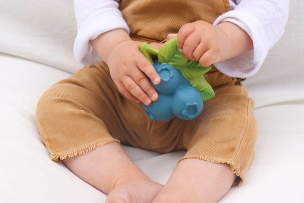 Іграшка-прорізувач Oli&Carol Чорниця Джеррі (L-BLUEBERRY-UNIT) - Pampik - 6