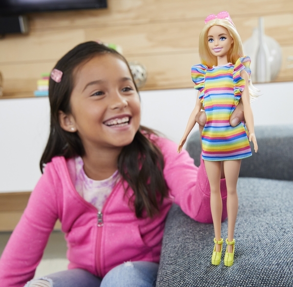 Кукла Barbie Модница с брекетами в полосатом платье (HJR96) - Pampik - 5