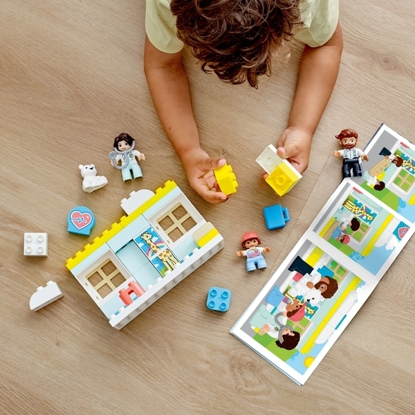 Конструктор LEGO DUPLO Town Похід до лікаря, 34 деталі (10968) - Pampik - 9