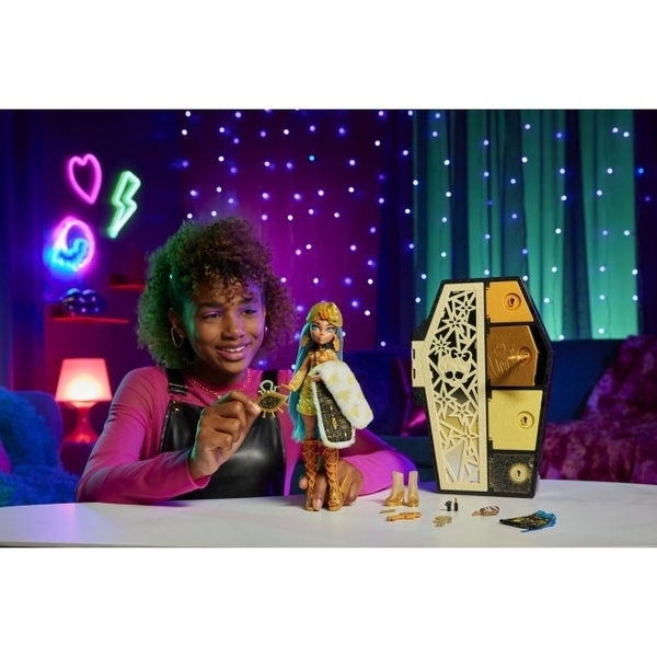 Набір-сюрприз Mattel "Жахо-секрети Клео" серії "Відпадний стиль" Monster High (HNF76) - Pampik - 10