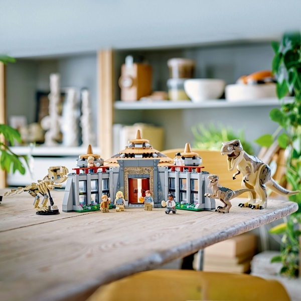 Конструктор LEGO Jurassic World Центр відвідувачів: Атака тиранозавра та раптора, 693 деталей (76961) - Pampik - 5