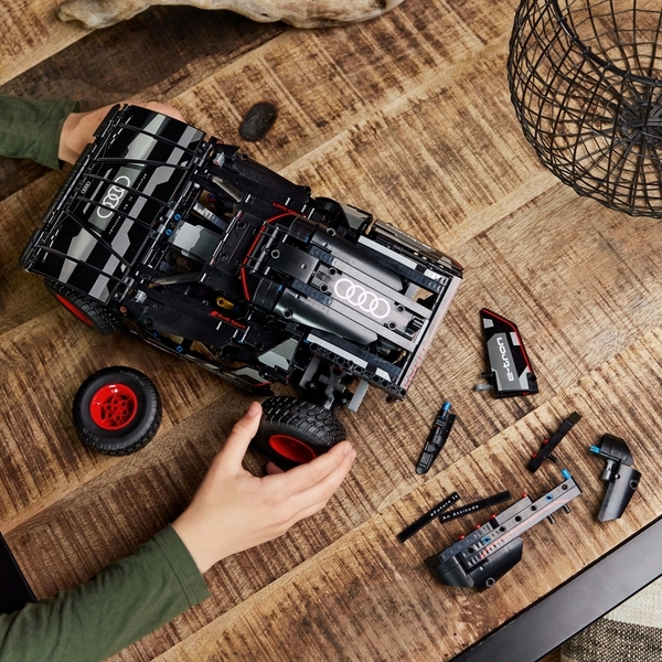 Конструктор LEGO Technic Audi RS Q e-tron, 914 деталей (42160) - Pampik - 8