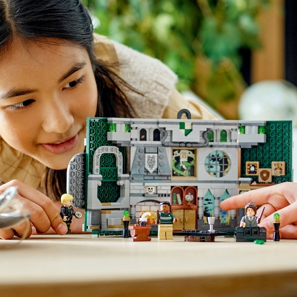 Конструктор LEGO Harry Potter Прапор гуртожитку Слизерин, 349 деталей (76410) - Pampik - 2