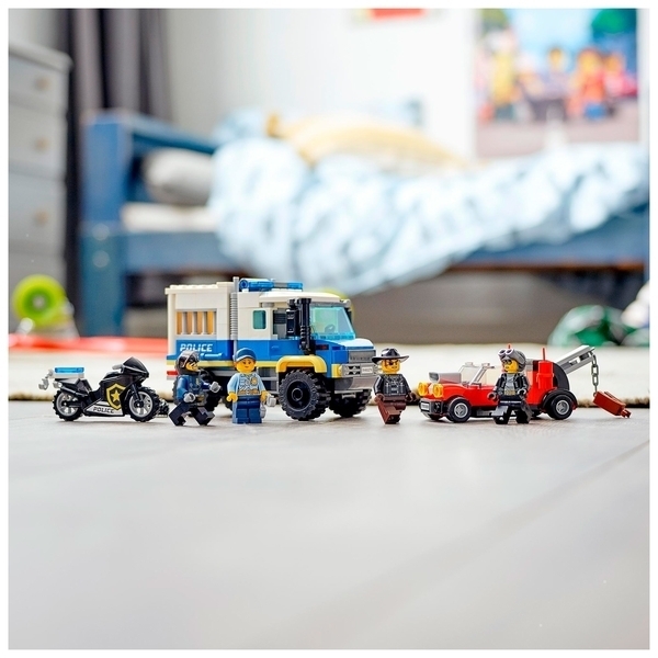Подарунок. Конструктор LEGO City Police Транспорт для перевезення злочинців, 244 дет (60276) - Pampik - 7