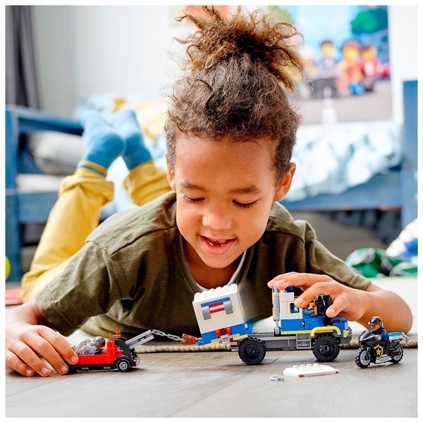 Подарунок. Конструктор LEGO City Police Транспорт для перевезення злочинців, 244 дет (60276) - Pampik - 14