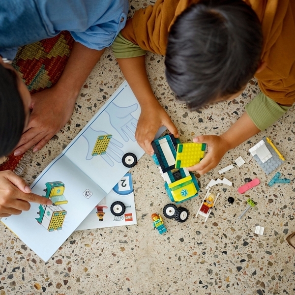 Конструктор LEGO City Карета швидкої допомоги та сноубордист, 79 деталей (60403) - Pampik - 6