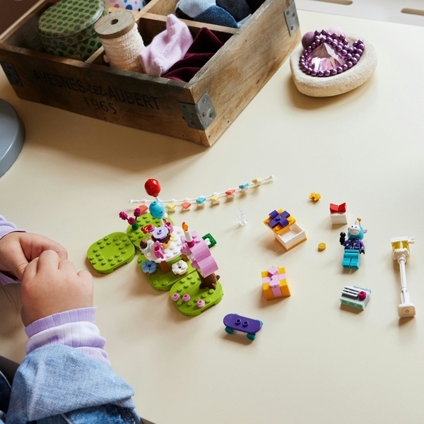 Конструктор LEGO Animal Crossing Вечірка з нагоди дня народження Julian, 170 деталей (77046) - Pampik - 6