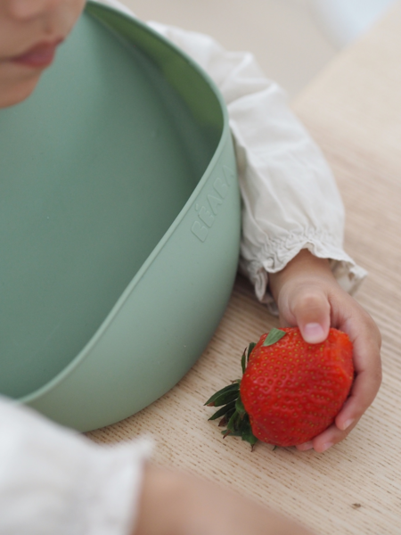 Нагрудник Beaba силіконовий, з кишенею, оливковий (913541) - Pampik - 5