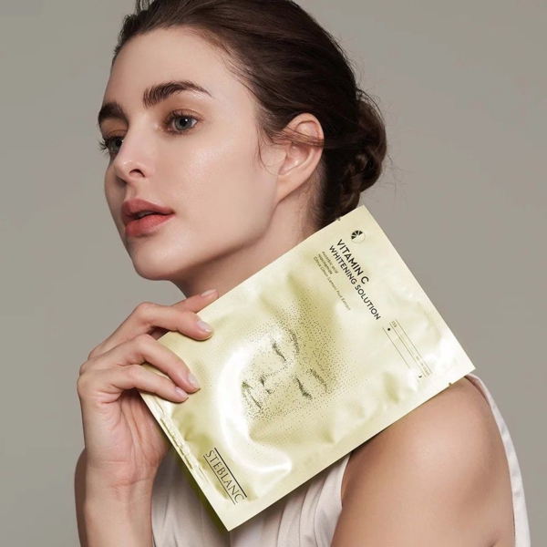 Тканинна маска-сироватка для обличчя Steblanc Vitamin C Whitening Solution освітлююча з вітаміном С, 25 г - Pampik - 4