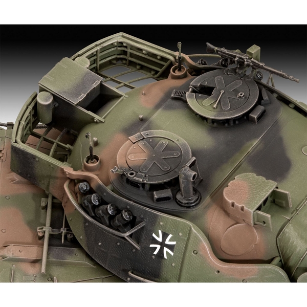 Сборная модель Revell Танк Leopard 1A5, уровень 4, масштаб 1:35, 260 деталей (RVL-03320) - Pampik - 7