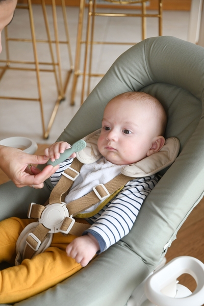 Набор силиконовых ложек Beaba BLW, 4+, 2 шт., зеленый с серым (913578) - Pampik - 8