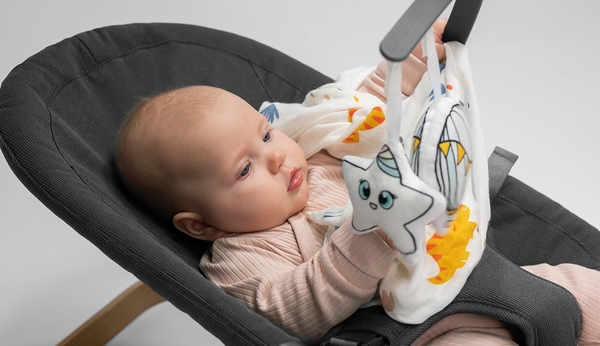 Шезлонг-гойдалка Lionelo June Grey Stone з ігровою дугою, сірий - Pampik - 10