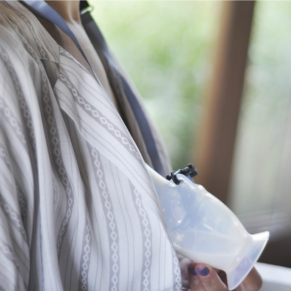 Молоковідсмоктувач MinikOiOi Collects ручний білий (101170001) - Pampik - 5