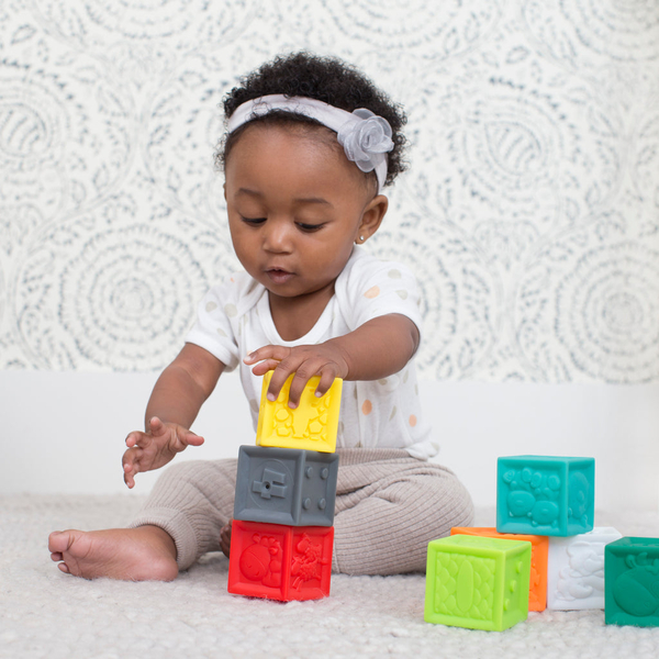 Силіконові кубики Infantino Squeeze & Stack Block Set Яскраві розвивашки (315238) - Pampik - 4