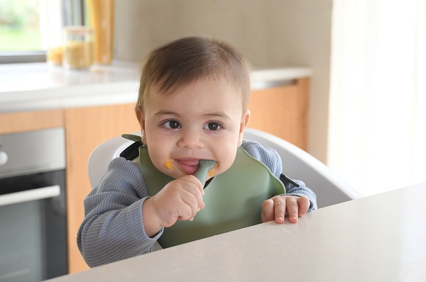 Набор силиконовых ложек Beaba BLW, 4+, 2 шт., зеленый с серым (913578) - Pampik - 9